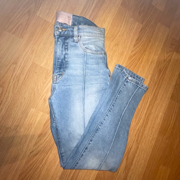 Revice star butt Venus crop jeans - Picture 4 of 4